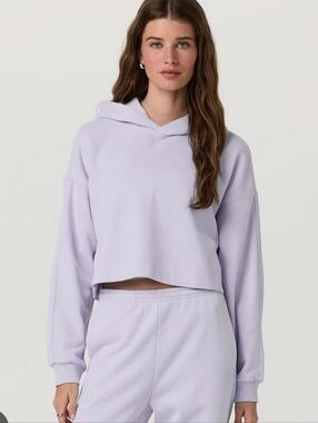 Vuori Sedona Cropped Hoodie Lavender Ice Long Sleeve Pullover Women's M Medium